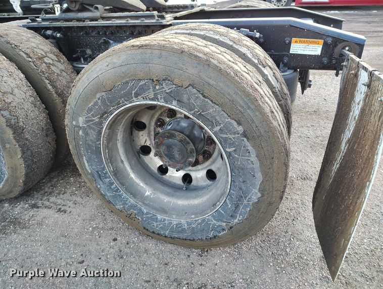 image for item YA1745 2016 Freightliner Cascadia semi truck