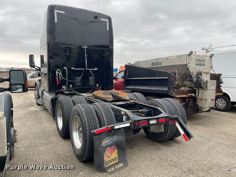 image for item YA1814 2019 Peterbilt 579 semi truck