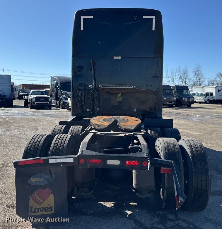 image for item YA1814 2019 Peterbilt 579 semi truck