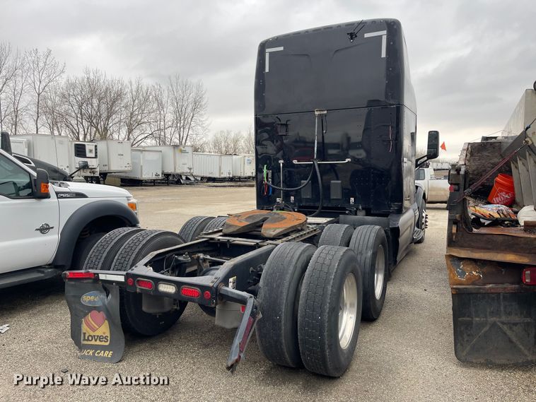 image for item YA1814 2019 Peterbilt 579 semi truck