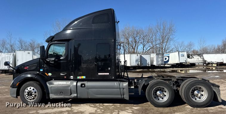 image for item YA1814 2019 Peterbilt 579 semi truck