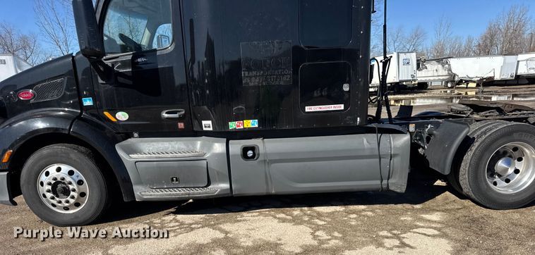 image for item YA1814 2019 Peterbilt 579 semi truck