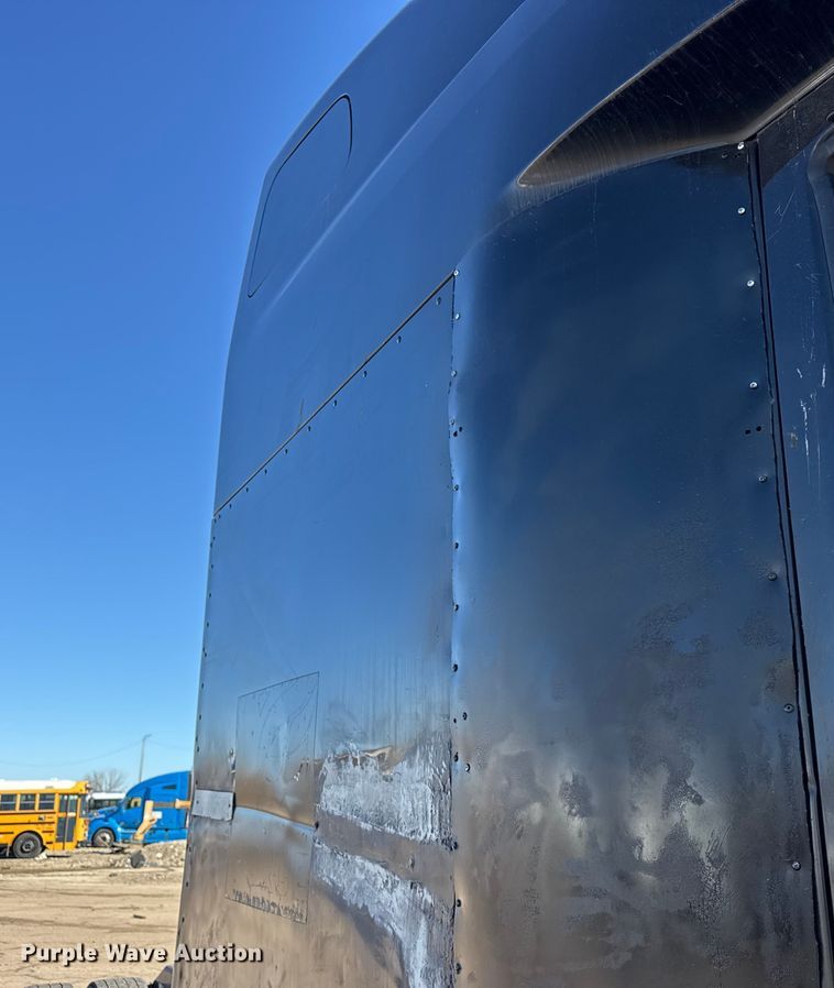 image for item YA1814 2019 Peterbilt 579 semi truck