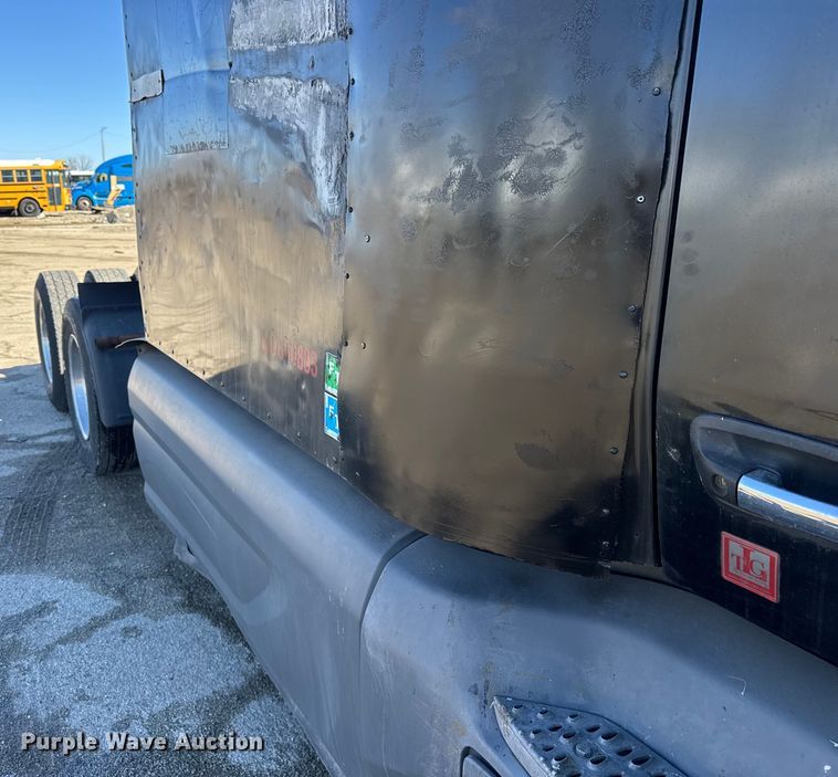 image for item YA1814 2019 Peterbilt 579 semi truck