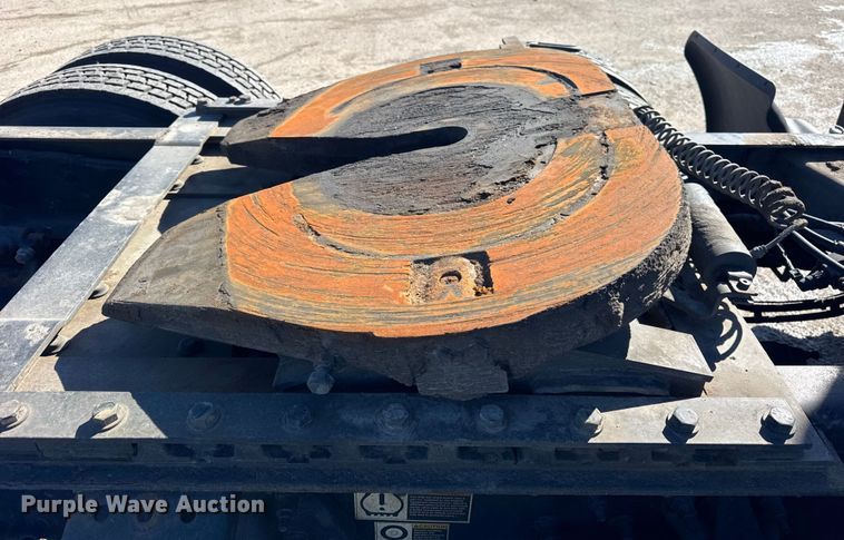 image for item YA1814 2019 Peterbilt 579 semi truck