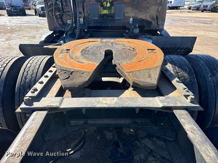 image for item YA1814 2019 Peterbilt 579 semi truck