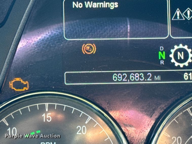 image for item YA1814 2019 Peterbilt 579 semi truck