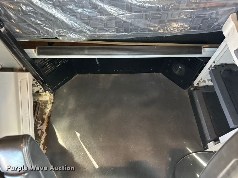 image for item YA1814 2019 Peterbilt 579 semi truck