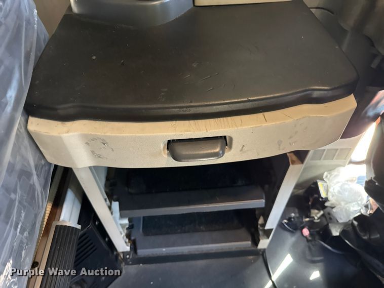 image for item YA1814 2019 Peterbilt 579 semi truck