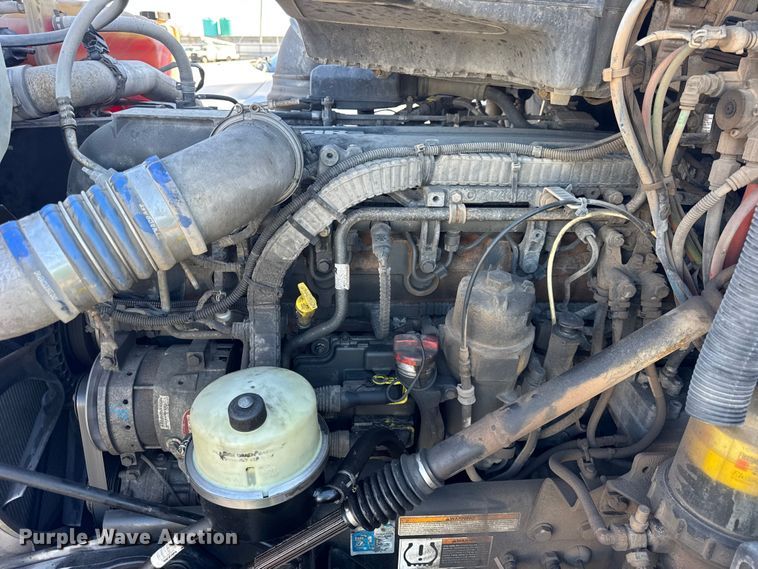 image for item YA1814 2019 Peterbilt 579 semi truck