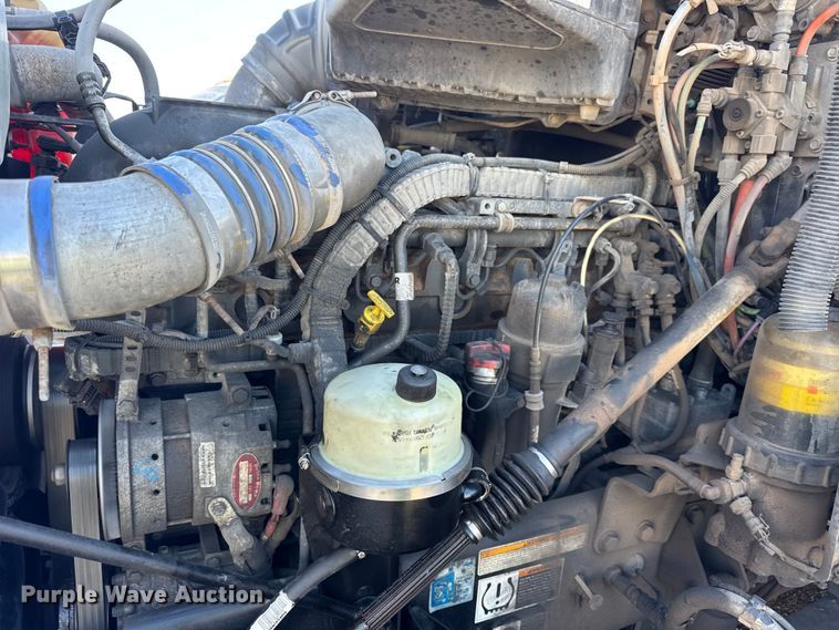 image for item YA1814 2019 Peterbilt 579 semi truck