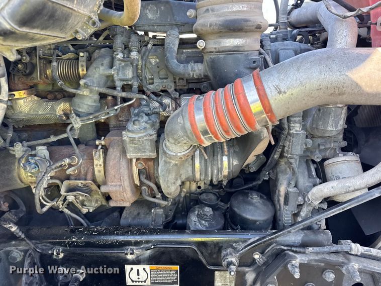 image for item YA1814 2019 Peterbilt 579 semi truck