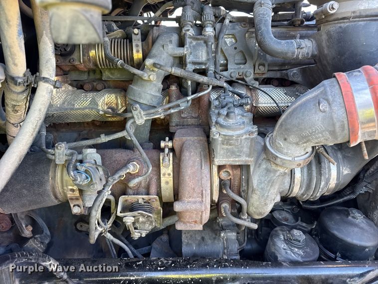 image for item YA1814 2019 Peterbilt 579 semi truck