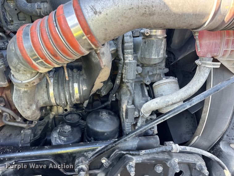 image for item YA1814 2019 Peterbilt 579 semi truck