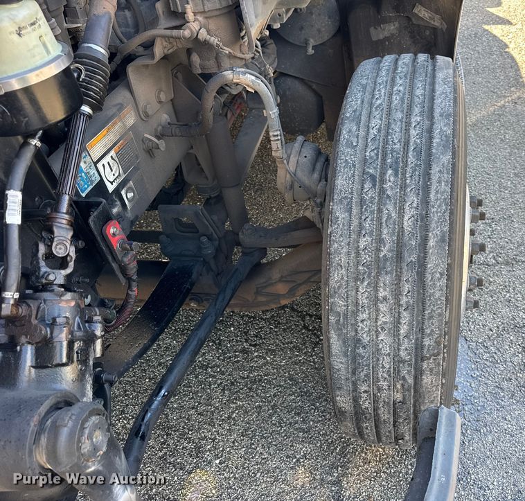 image for item YA1814 2019 Peterbilt 579 semi truck