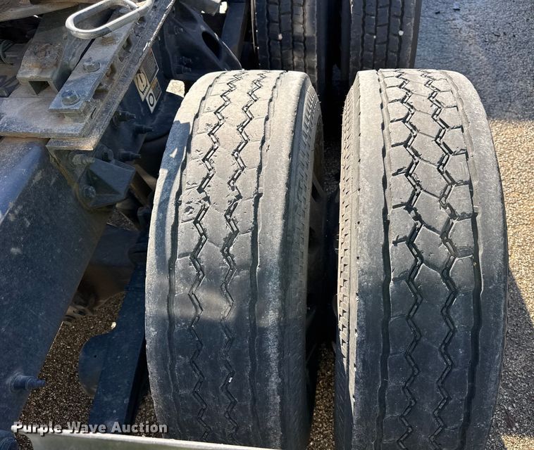 image for item YA1814 2019 Peterbilt 579 semi truck