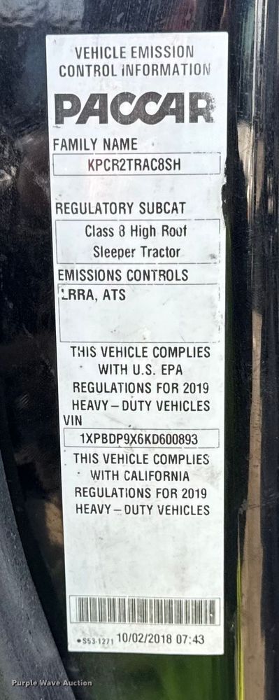 image for item YA1814 2019 Peterbilt 579 semi truck