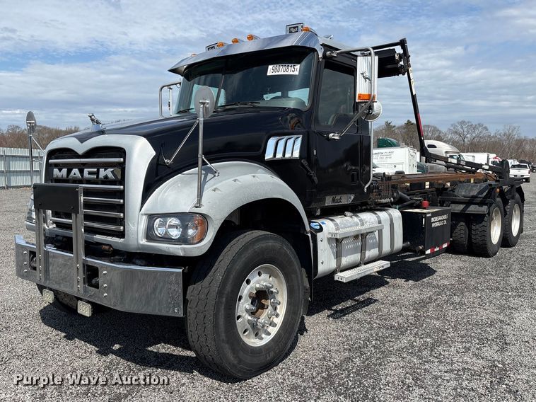 image for item YA1851 2018 Mack GU713 roll-off container truck