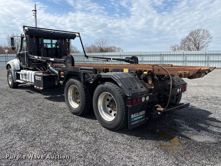 image for item YA1851 2018 Mack GU713 roll-off container truck