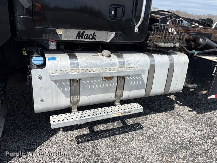 image for item YA1851 2018 Mack GU713 roll-off container truck