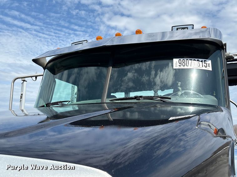 image for item YA1851 2018 Mack GU713 roll-off container truck