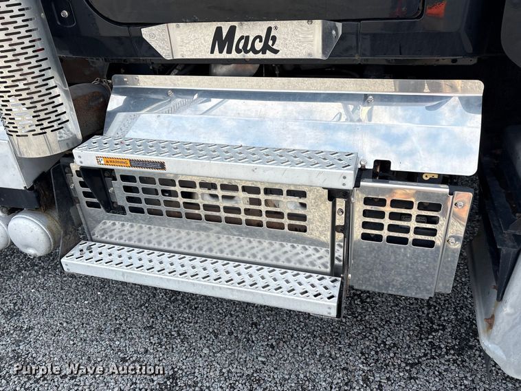 image for item YA1851 2018 Mack GU713 roll-off container truck
