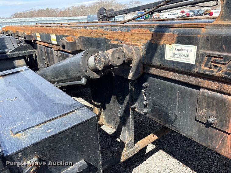 image for item YA1851 2018 Mack GU713 roll-off container truck