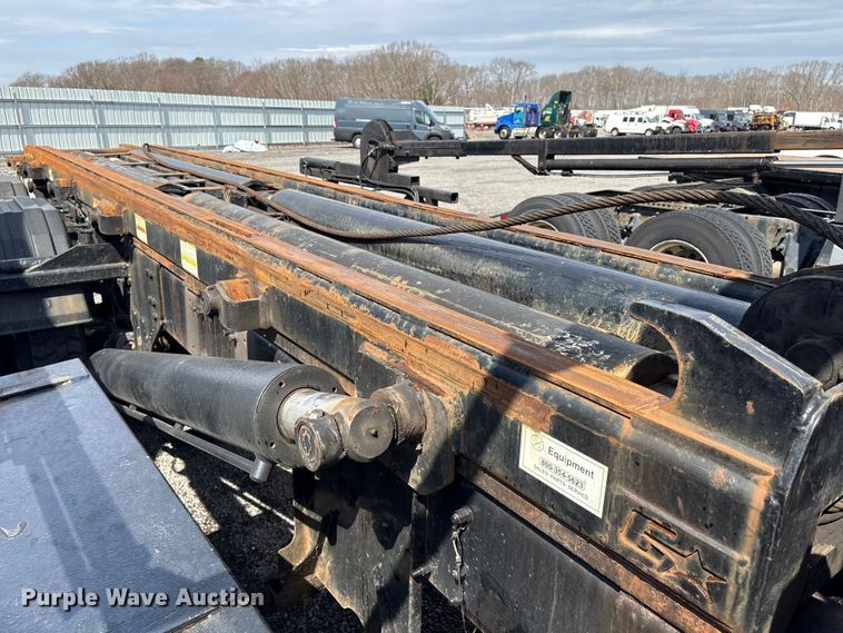 image for item YA1851 2018 Mack GU713 roll-off container truck