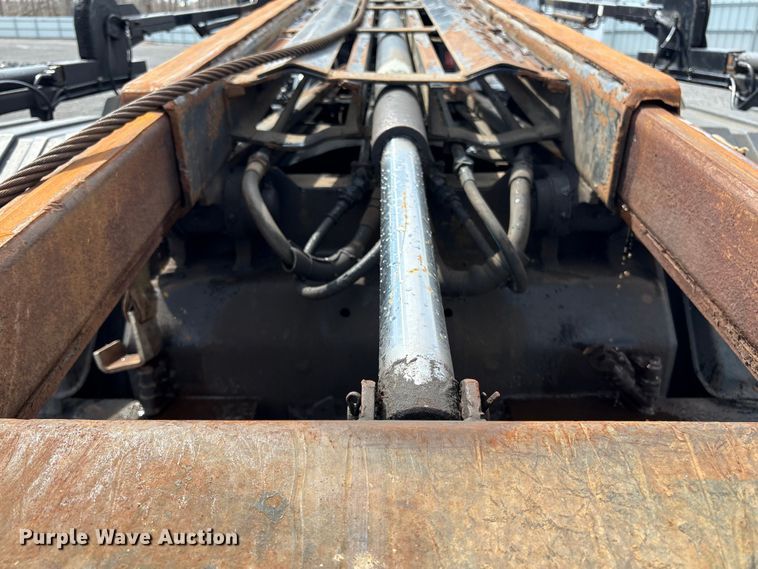 image for item YA1851 2018 Mack GU713 roll-off container truck