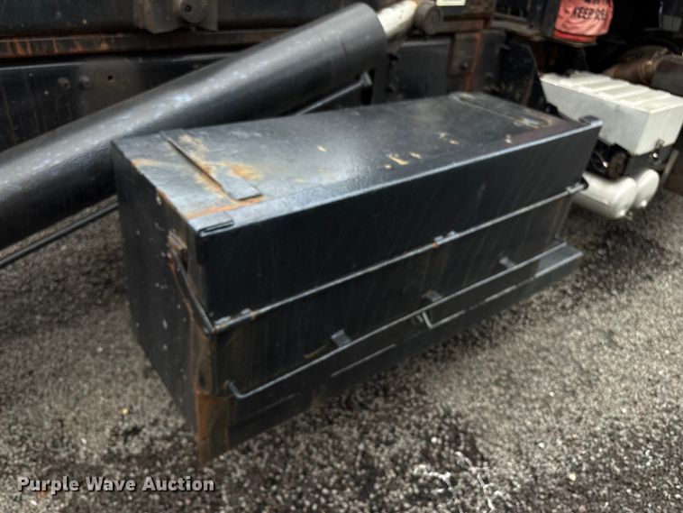 image for item YA1851 2018 Mack GU713 roll-off container truck