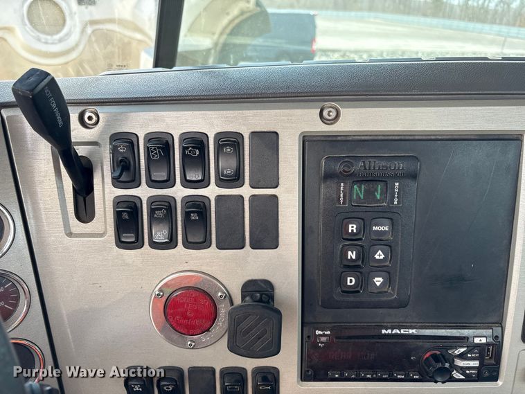 image for item YA1851 2018 Mack GU713 roll-off container truck