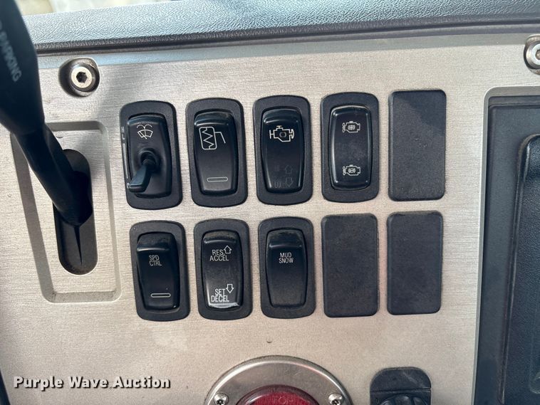 image for item YA1851 2018 Mack GU713 roll-off container truck