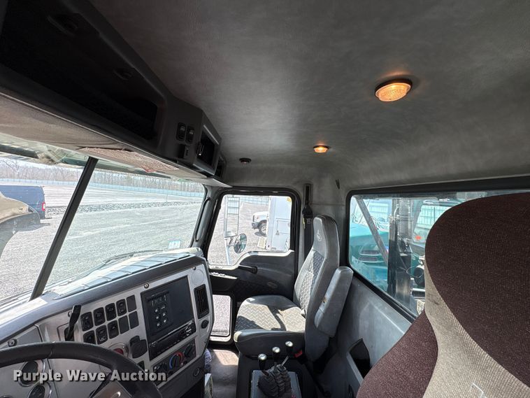 image for item YA1851 2018 Mack GU713 roll-off container truck