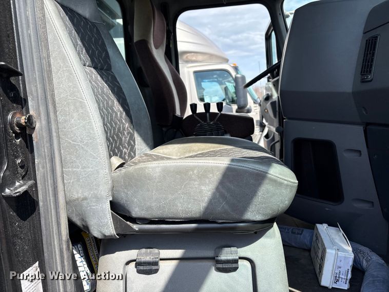 image for item YA1851 2018 Mack GU713 roll-off container truck