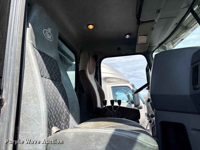 image for item YA1851 2018 Mack GU713 roll-off container truck