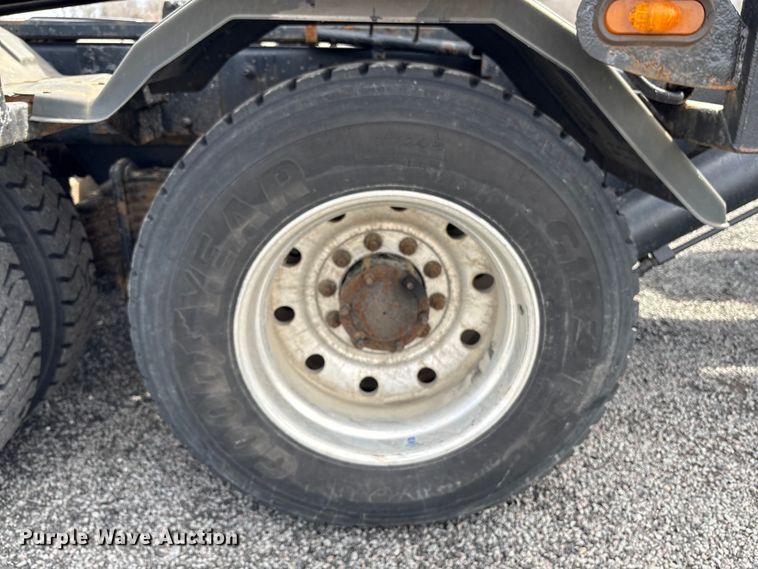 image for item YA1851 2018 Mack GU713 roll-off container truck