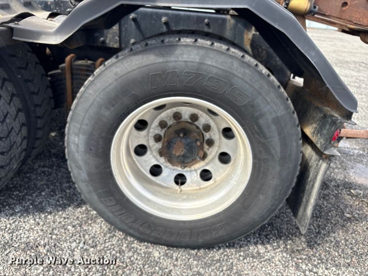 image for item YA1851 2018 Mack GU713 roll-off container truck