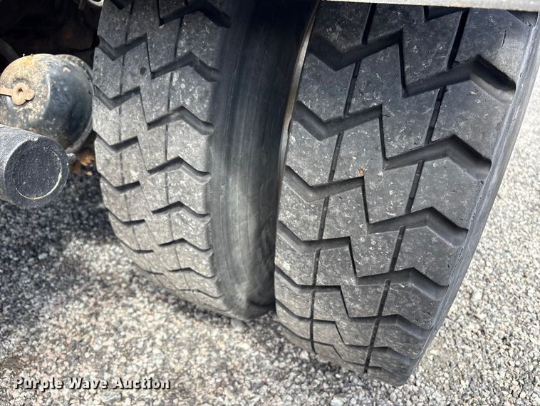 image for item YA1851 2018 Mack GU713 roll-off container truck