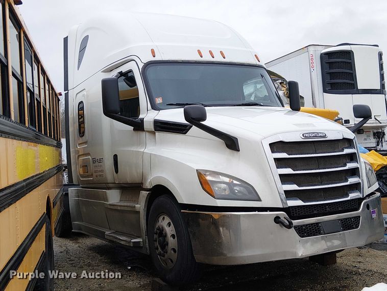 image for item YA1859 2019 Freightliner Cascadia semi truck