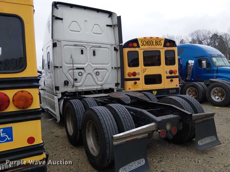 image for item YA1859 2019 Freightliner Cascadia semi truck