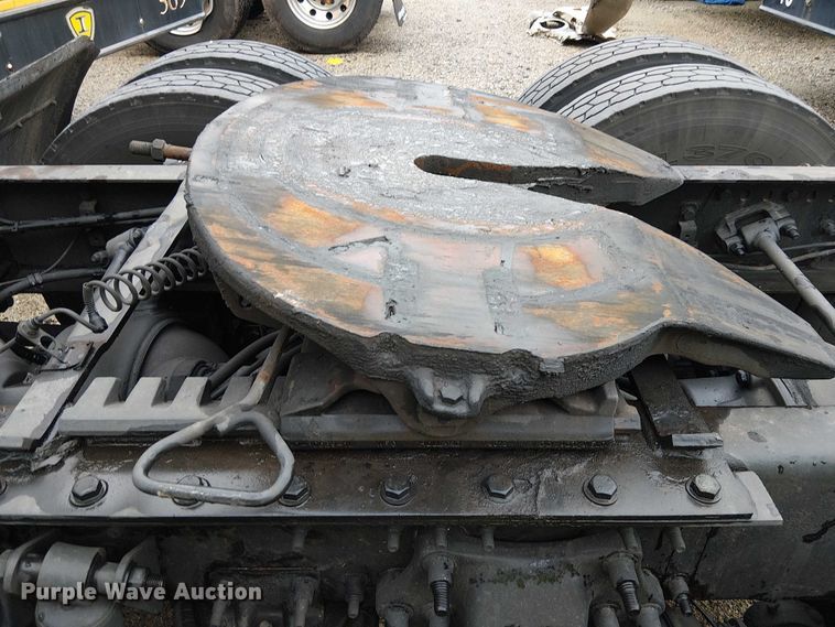 image for item YA1859 2019 Freightliner Cascadia semi truck