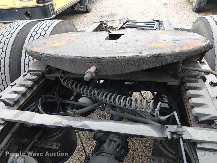 image for item YA1859 2019 Freightliner Cascadia semi truck