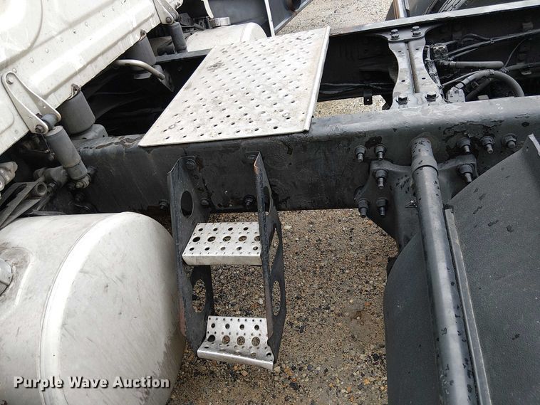 image for item YA1859 2019 Freightliner Cascadia semi truck