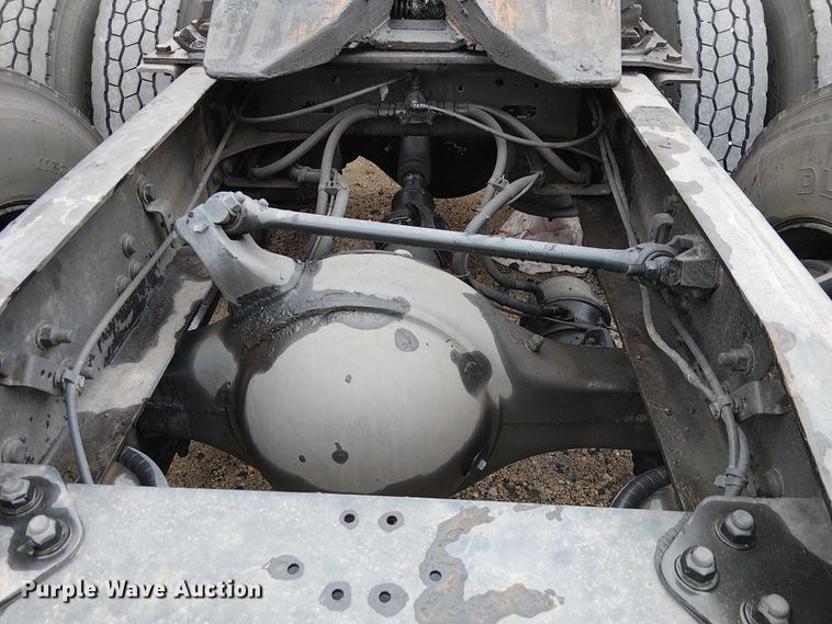 image for item YA1859 2019 Freightliner Cascadia semi truck