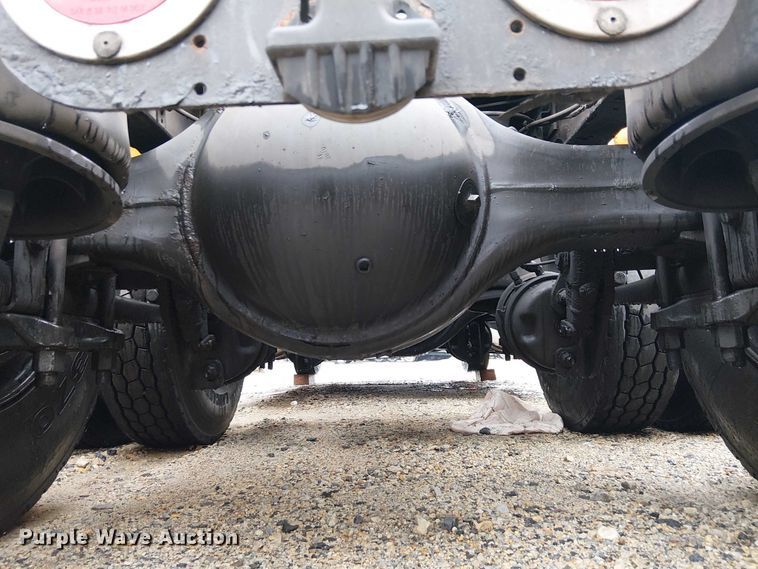 image for item YA1859 2019 Freightliner Cascadia semi truck