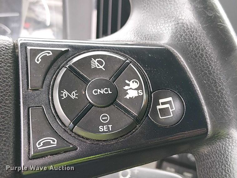 image for item YA1859 2019 Freightliner Cascadia semi truck