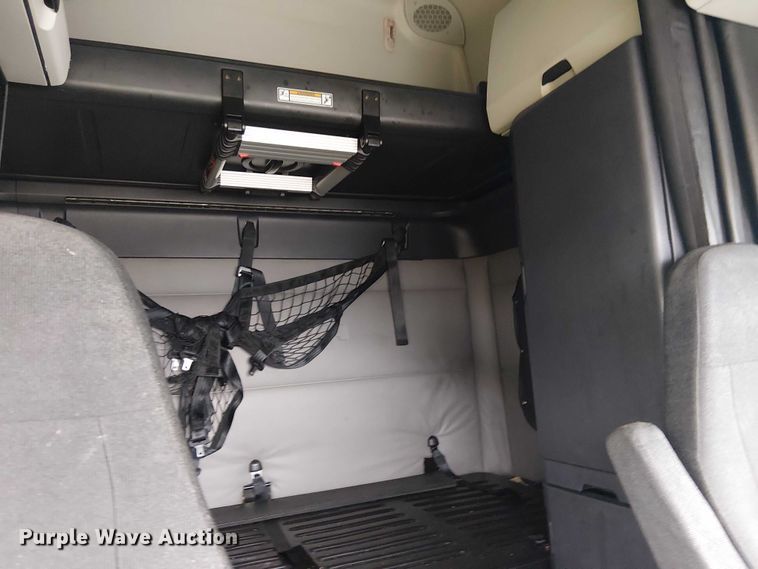 image for item YA1859 2019 Freightliner Cascadia semi truck