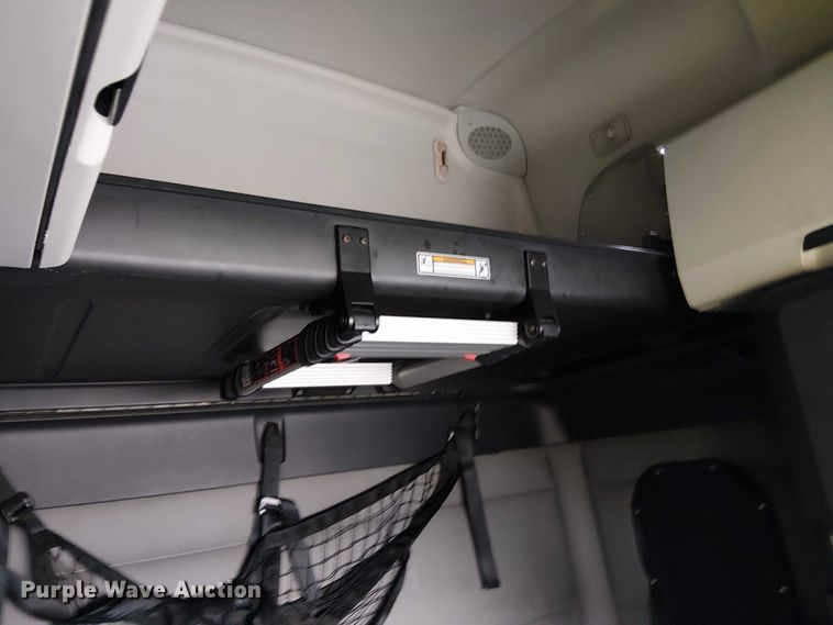 image for item YA1859 2019 Freightliner Cascadia semi truck