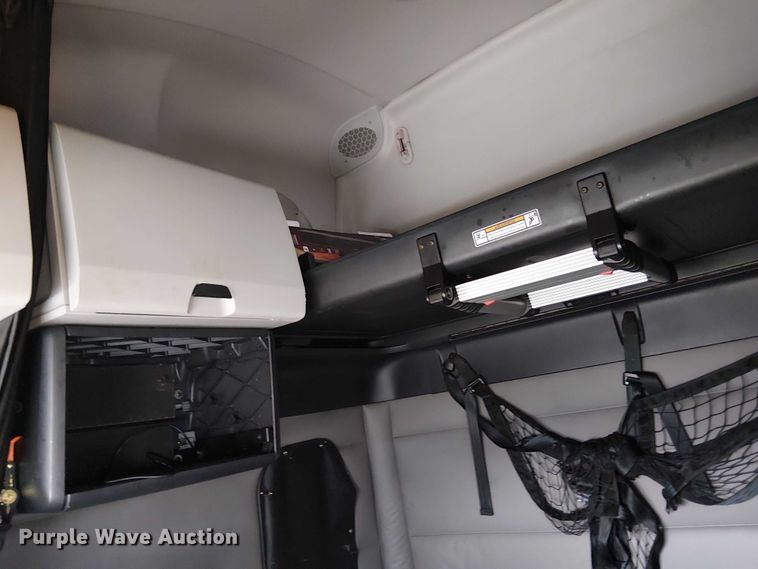 image for item YA1859 2019 Freightliner Cascadia semi truck