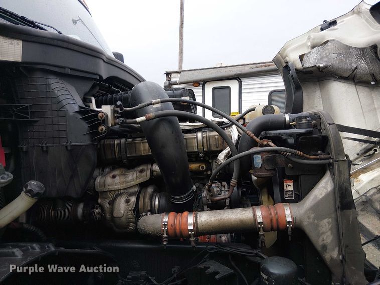 image for item YA1859 2019 Freightliner Cascadia semi truck